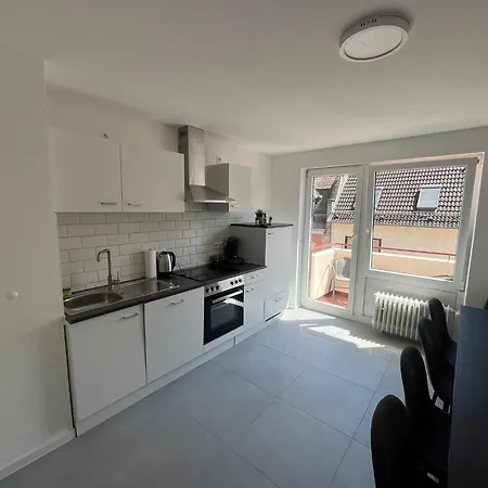 Hub 18 - Mit Balkon Hostal *