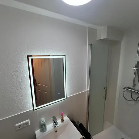 Hostal Hub 18 - Mit Balkon *