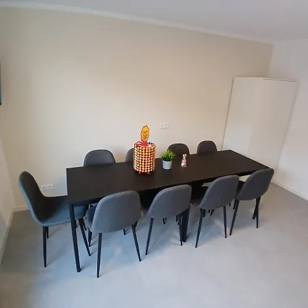 Hostal Hub 18 - Mit Balkon *