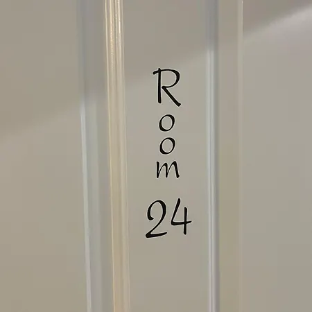 Hostal Hub 18 - Mit Balkon