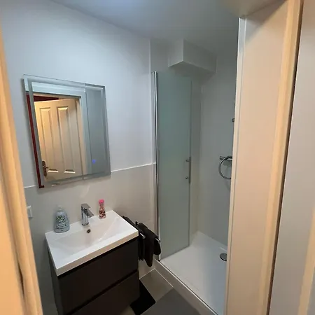 Hub 18 - Mit Balkon Hostal *