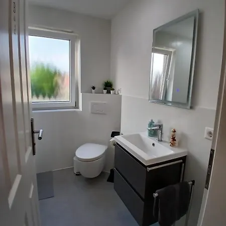 Hub 18 - Mit Balkon Hostal *