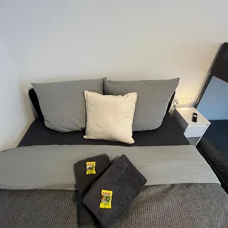 Hub 18 - Mit Balkon Hostal *