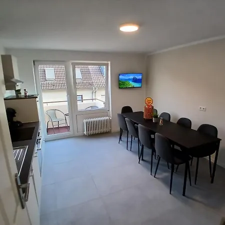 Hostal Hub 18 - Mit Balkon *